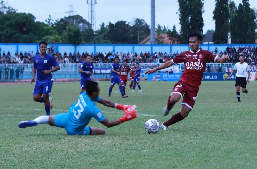 rendy-setiawan-striker-persijap-jepara-saat-lawan-pscs-cilacap.jpg