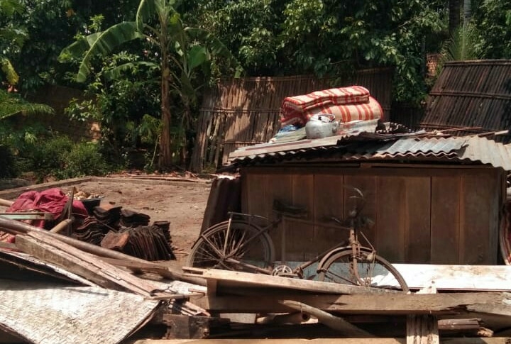 Kisah Pilu Kakak Beradik di Banjarnegara, Rumah Ambruk Karena Bambu Sudah Lapuk