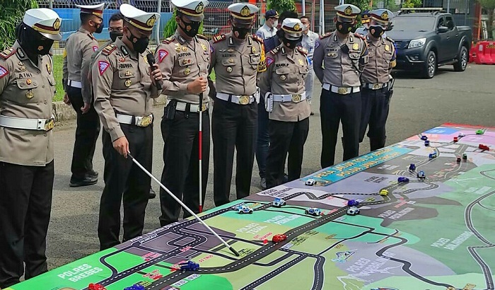 satlantas-polres-tegal-melakukan-simulasi-tactical-floor-game-dalam-rencana-penyekatan-arus-mudik.jpg