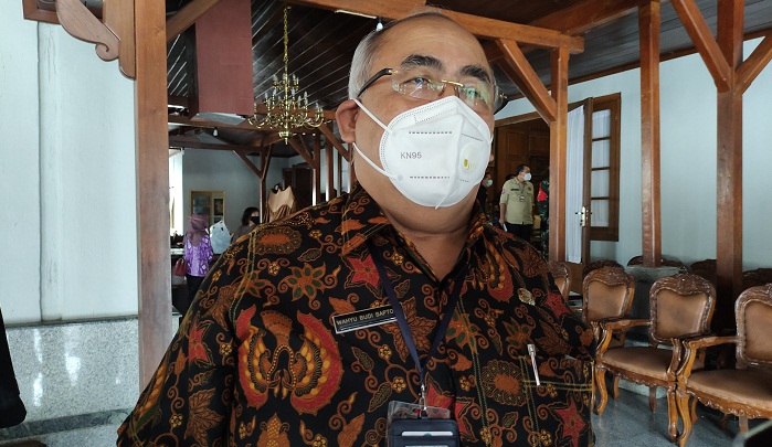 sekda-banyumas-wahyu-budi-saptono-saat-ditemui-di-pendopo-si-panji-purwokerto-rabu-322021.jpg