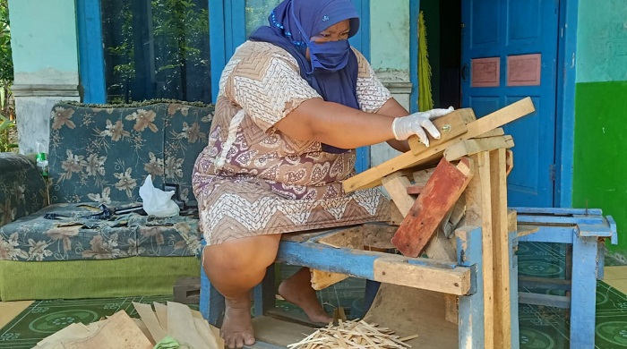 Bertahan saat Pandemi, Begini Strategi Pengrajin Stik Es Krim dari Limbah Kayu Lapis di Purbalingga