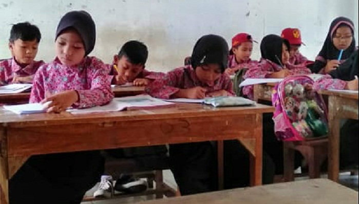 siswa-sd-negeri-02-cawet-pemalang-mengikuti-pembelajaran-tatap-muka-sebelum-pandemi.jpg