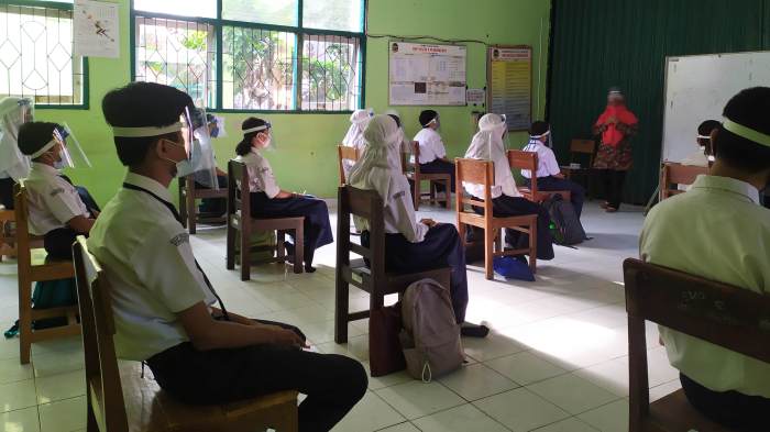 siswa-siswi-di-smp-negeri-6-purwokerto-saat-memulai-pembelajaran-tatap-muka.jpg