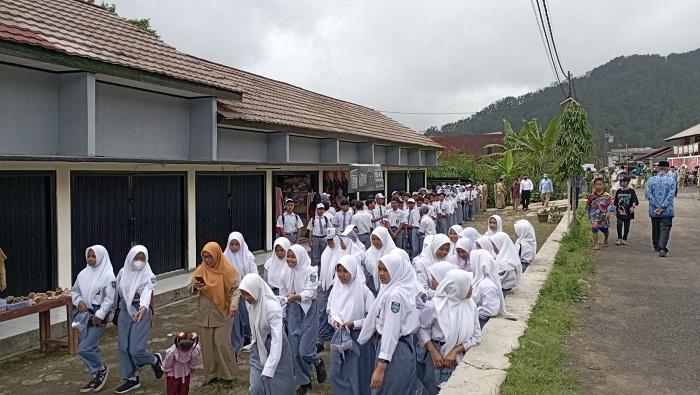 siswa-smk-negeri-1-karangjambu-purbalingga-belajar-di-ruko-pasar-purbasari.jpg