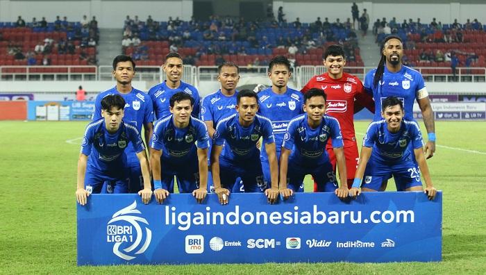 skuad-tim-psis-semaran-foto-bersama-sebelum-menghadapi-psm-makassar-kamis-642023.jpg