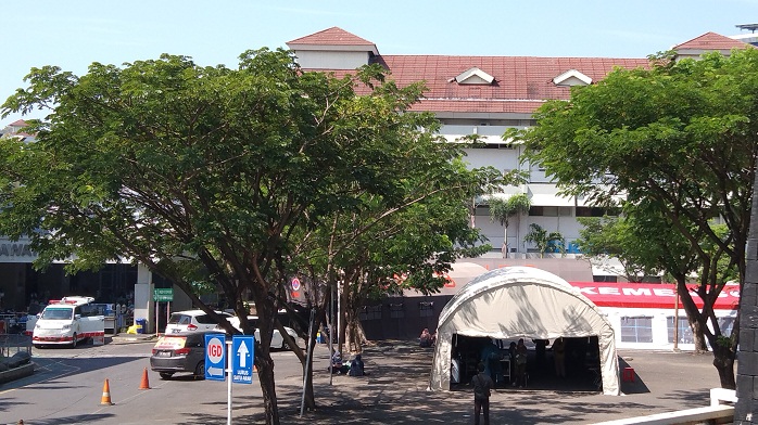 suasana-di-sekitar-igd-rsup-dr-kariadi-semarang-kamis-872021.jpg