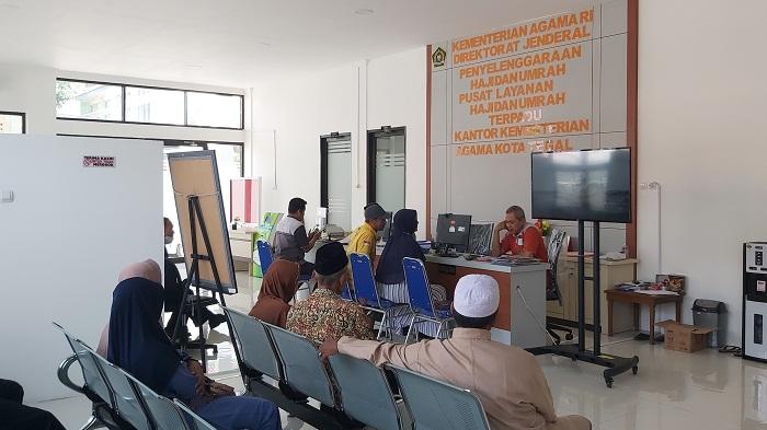 suasana-kantor-pelayanan-haji-dan-umrah-kemenag-kota-tegal-jumat-1952023.jpg
