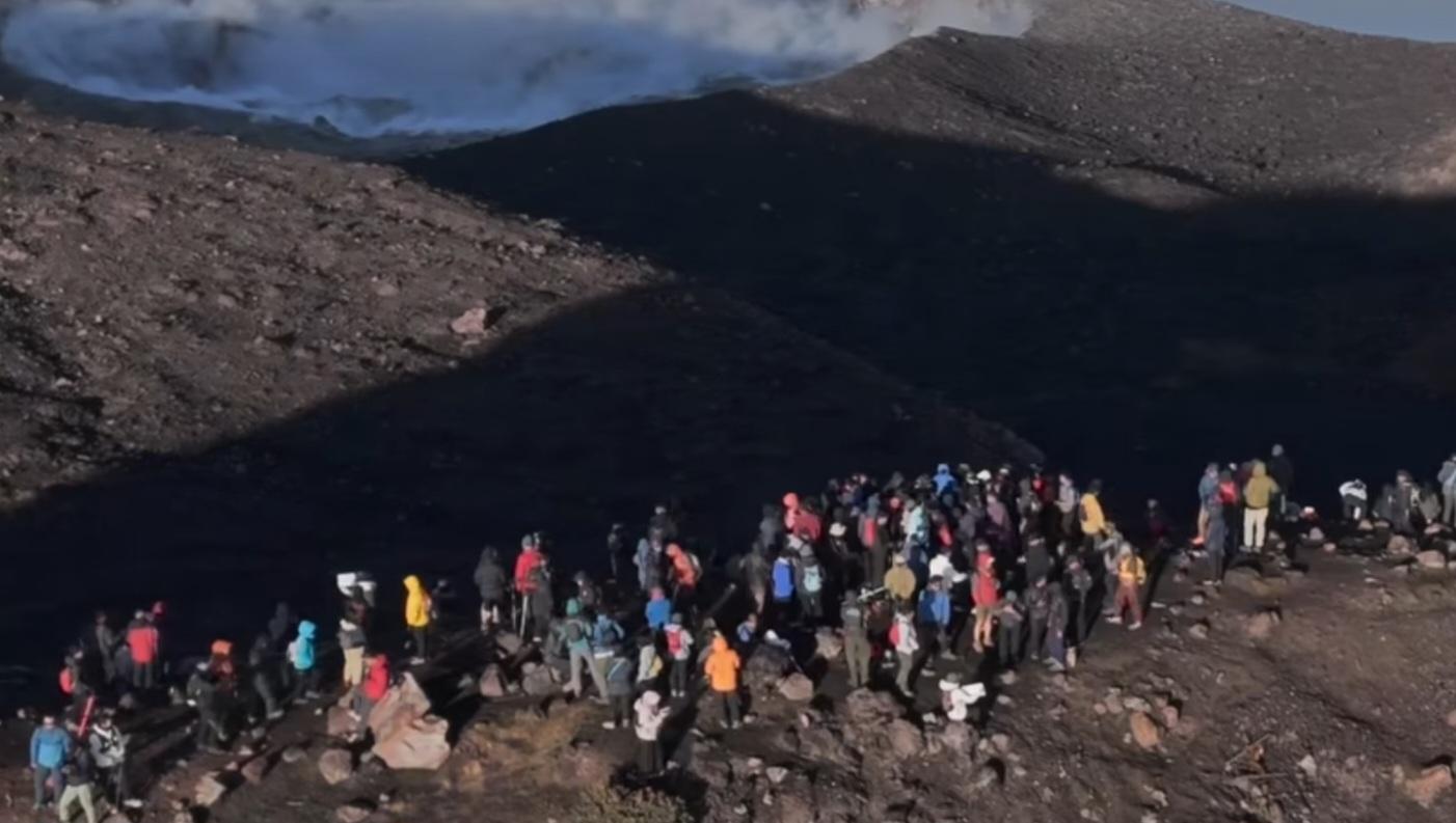 suasana-pendaki-gunung-slamet-via-bambangan-purbalingga.jpg
