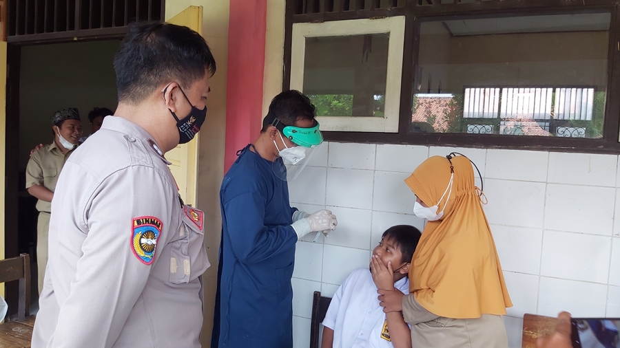 swab-siswa-smp-bhakti-praja-kota-tegal.jpg