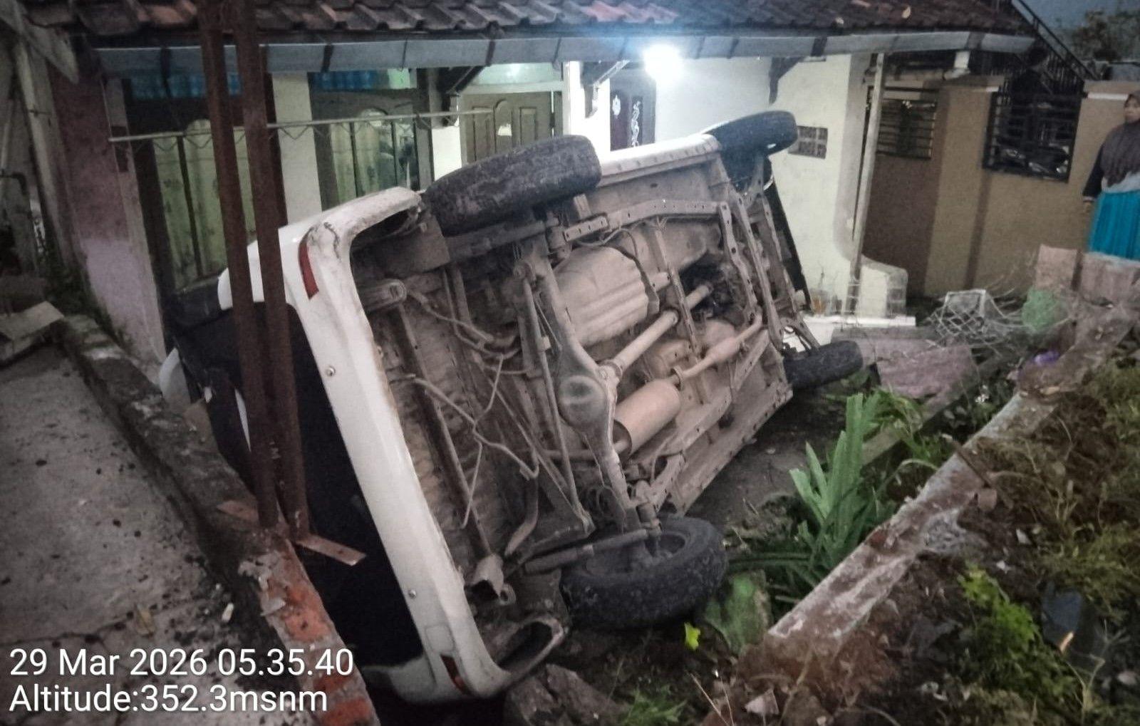tabrakan-pengemudi-ngantuk-oke.jpg