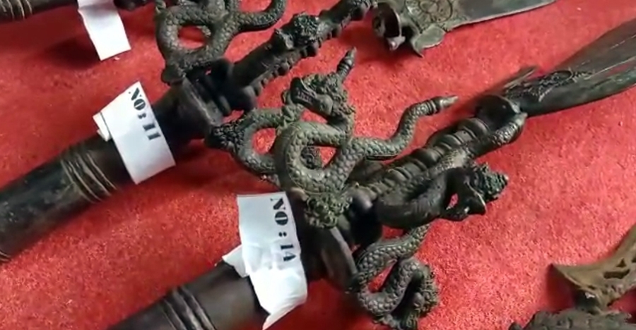 Warga Temukan Belasan Benda Pusaka di Sepanjang Sungai Menganti Kebumen, Begini Cerita Sukamsi