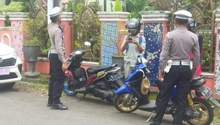 tilang-manual-di-jalan-gereja-purwokerto-banyumas-selasa-1712023.jpg