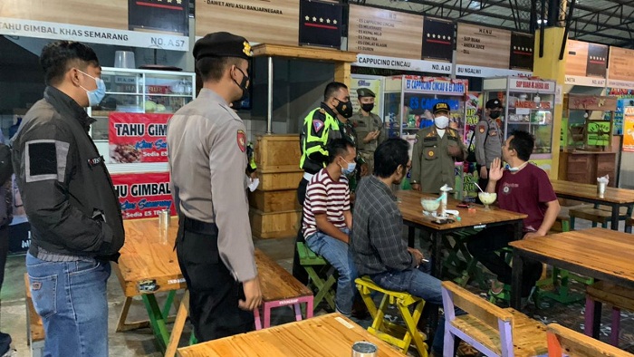 Pastikan PPKM Darurat Banjarnegara Berjalan Maksimal, Tim Gabungan Oprak Alun-alun dan Kuliner Malam