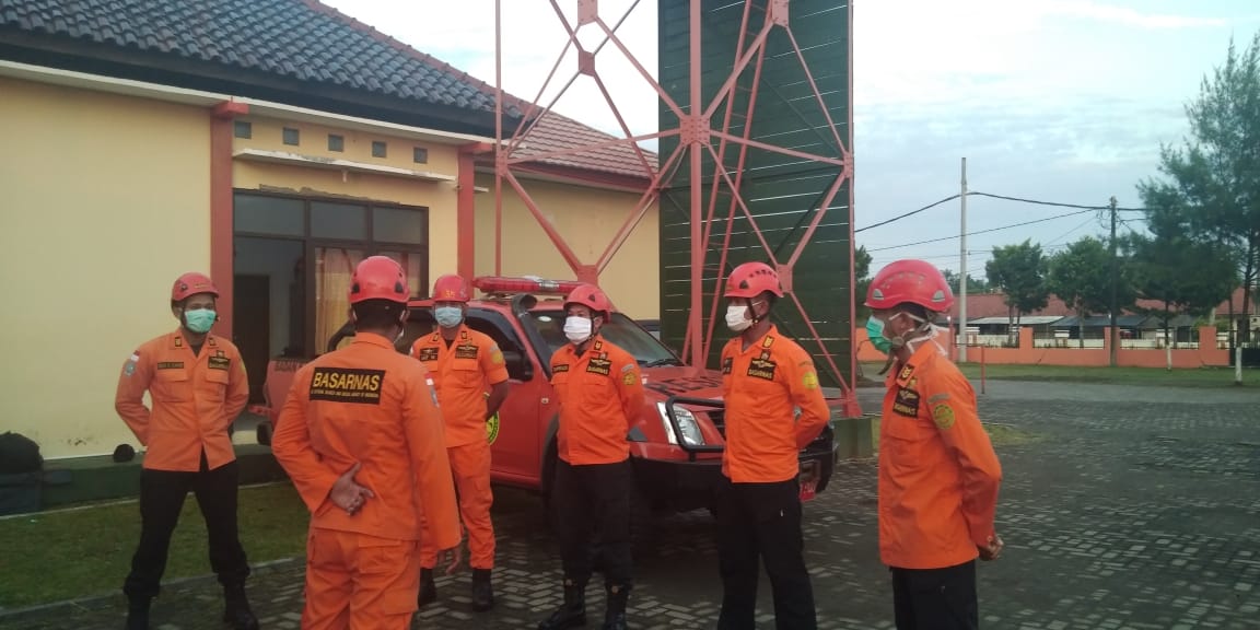 Pamit Berkebun Warga Karanglewas Banyumas Hilang, Tim SAR Lakukan Pencarian dengan Kenakan Masker