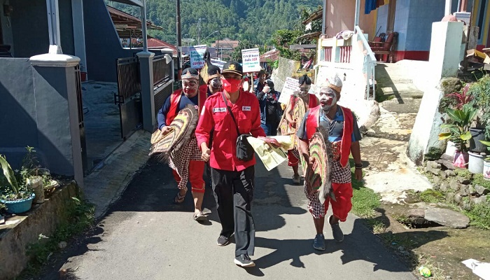 Punokawan Berkeliling Desa Bumijawa Tegal, Sosialisasikan Keamanan dan Kehalalan Vaksin Covid
