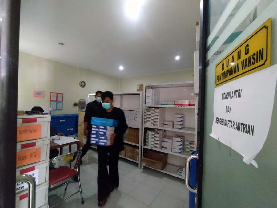 vaksin-dosis-tiga-nakes-karanganyar.jpg