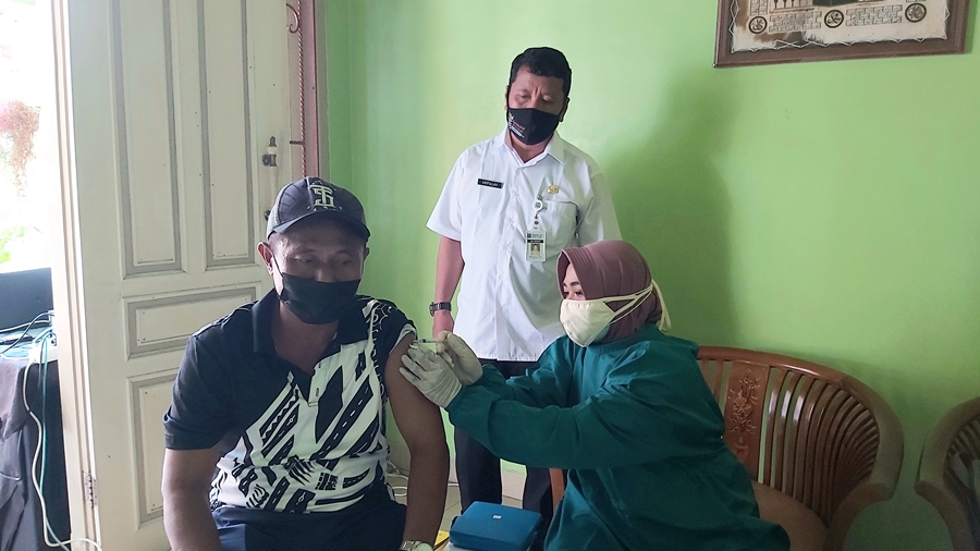 vaksinasi-door-to-door-kota-tegal.jpg