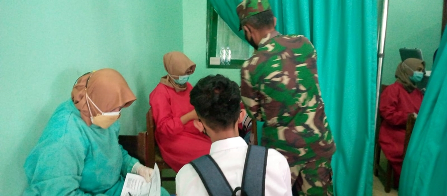 970 Pelajar SMK HKTI Purwareja Klampok Disuntik Vaksin, Kodim Banjarnegara: Biar Tenang Ikuti PTM