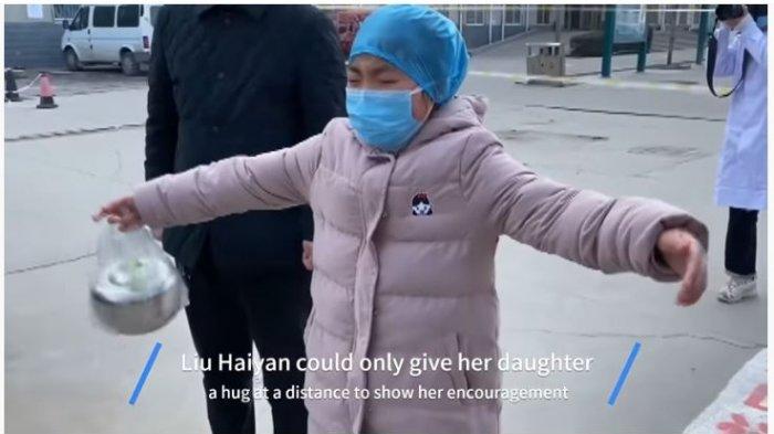 video-mengharukan-bocah-menangis-tidak-bisa-memeluk-ibunya-karena-corona.jpg