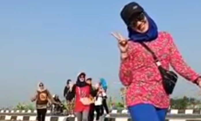 Satlantas Polres Pekalongan Panggil Emak-emak yang Viral Setelah Main TikTok di Exit Tol Setono