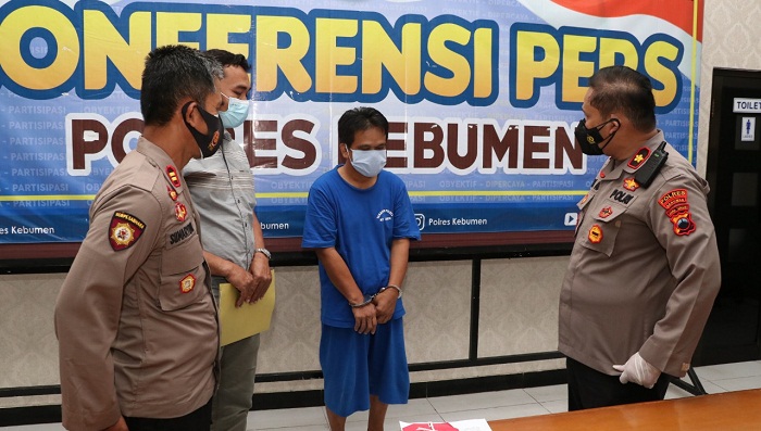 wakapolres-kompol-edi-wibowo-dalam-gelar-perkara-penggelapan-mobil-rental-kamis-1692021.jpg