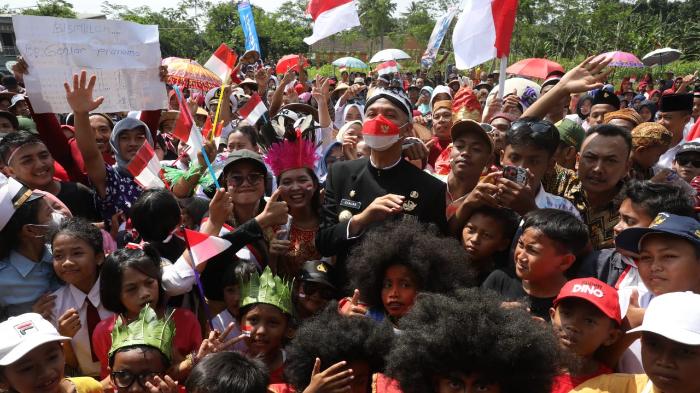Warga Meteseh tak Menyangka Dikunjungi Gubernur Ganjar di Tengah Panas Terik Perayaan HUT RI