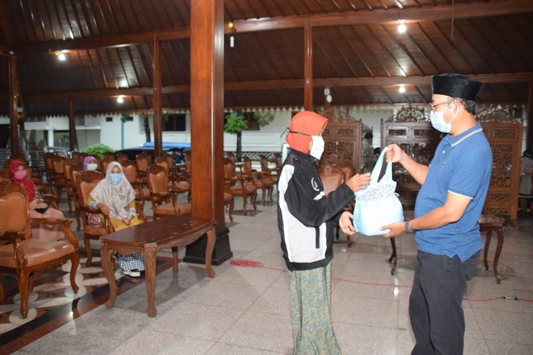 Saya Ikhlas Kembalikan BLT Rp 600 Ribu Ini, Bupati Banyumas: Ini Benar-benar Luar Biasa