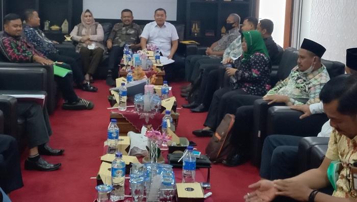 warga-menawan-ngadu-ke-dprd-kudus-atas-dugaan-tanah-dicaplok-pemerintah-desa.jpg