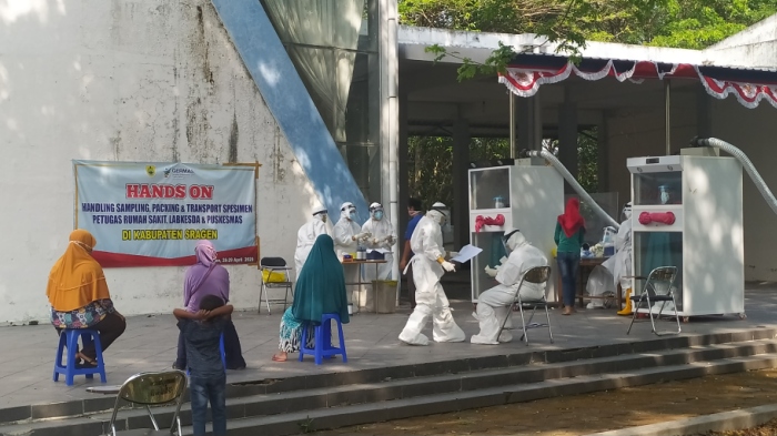 warga-menunggu-giliran-tes-swab-yang-digelar-di-technopark-sragen-14-agustus-2020-lalu.jpg