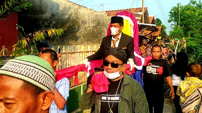 Pernikahannya Dibiayai Warga Sekampung di Pemalang, Taryono: Tak Kalah Meriah dari Acara Raffi Ahmad