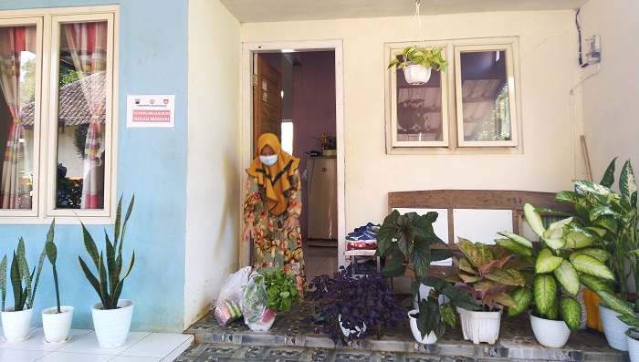 warga-rt-03-rw-05-desa-ngareanak-singorojo-kendal-dapat-bantuan-makanan-dari-pemdes.jpg