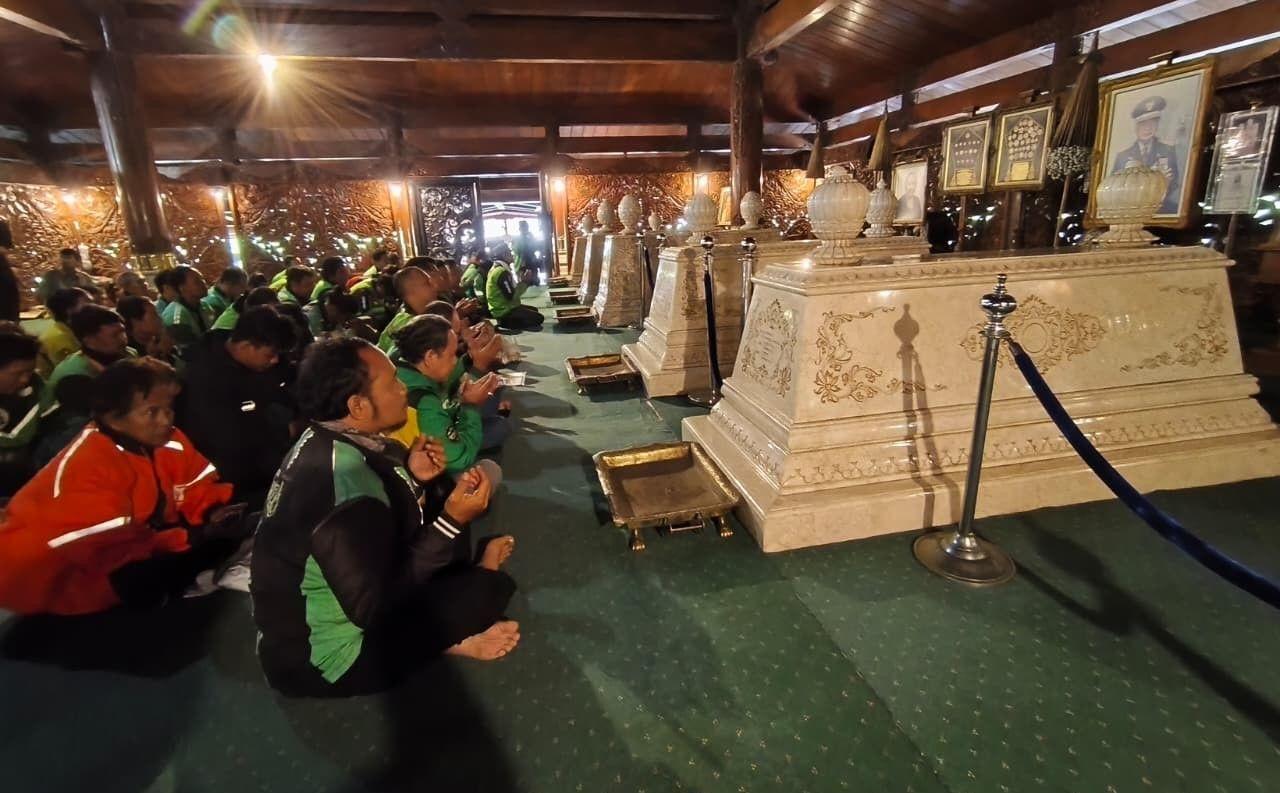 Dukung Gelar Pahlawan, Ojek Online Ziarah ke Makam Soeharto di Giribangun Teladani Nilai Perjuangan