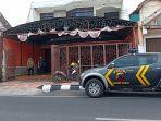 06062025-inafis-polres-kudus-olah-tkp-pencuriani-di-kantor-ekspedisi-mlati-lor-kudus.jpg