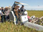 08042025-gubernur-jateng-hadiri-panen-raya-di-sukoharjo.jpg