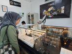15042025-transaksi-emas-di-pegadaian-purwokerto-banyumas.jpg