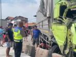 2 Truk Tabrakan di Jalan Pantura Losari Brebes. Kendaraan ke Cirebon Macet 6 Km, 1,5 Jam Belum Jalan