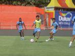 17042025-tim-psis-melakoni-sesi-official-training-sebelum-laga-menghadapi-semen-padang.jpg