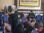 26092025-korban-keracunan-makanan-mbg-di-puskesmas-petanahan-kebumen.jpg