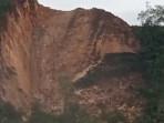 27102025-longsor-gunung-kapur-tambang-pabrik-semen-di-ajibarang-banyumas.jpg