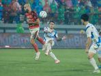 Aksi-pemain-PSIS-Semarang-Gali-Freitas-saat-mencoba-melakukan-shooting-ke-gawang-Bali-United.jpg
