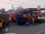 Truk Mengular di SPBU Batang-Pekalongan, Efek Jelang Natal Tahun Baru