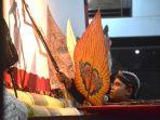Masih SD Sudah Jadi Seniman, Aksi Lima Dalang Cilik di Batang Pentaskan Wayang