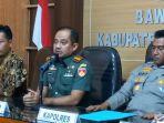 Dandim-Sukoharjo-Letkol-Czi-Slamet-Riyadi-klarifikasi-spanduk-bergambar-foto-dengan-prabowo-gibran.jpg