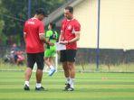 Diskusi-pelatih-PSIS-Gilbert.jpg
