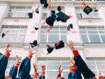 Ilustrasi-wisuda-kelulusan.jpg