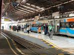 Kedatangan-stasiun-purwokertoo.jpg
