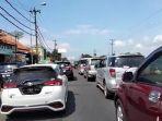 Kepadatan-arus-lalu-lintas-di-H4-Lebaran-di-Jalan-Pantura-Pekalongan-Minggu-1442024.jpg