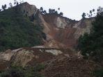 Jutaan Meter Kubik Material Longsor di Bukit Siglagah Ancam Warga di Lereng Gunung Prau Dieng