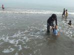 Pantai Sigandu Batang Jadi Magnet Bagi Wisatawan di Libur Lebaran