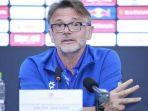 Pelatih-timnas-Vietnam-Philippe-Troussier.jpg
